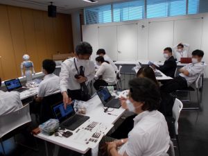 実習(教材の説明)の様子 実習(教材の説明)の様子