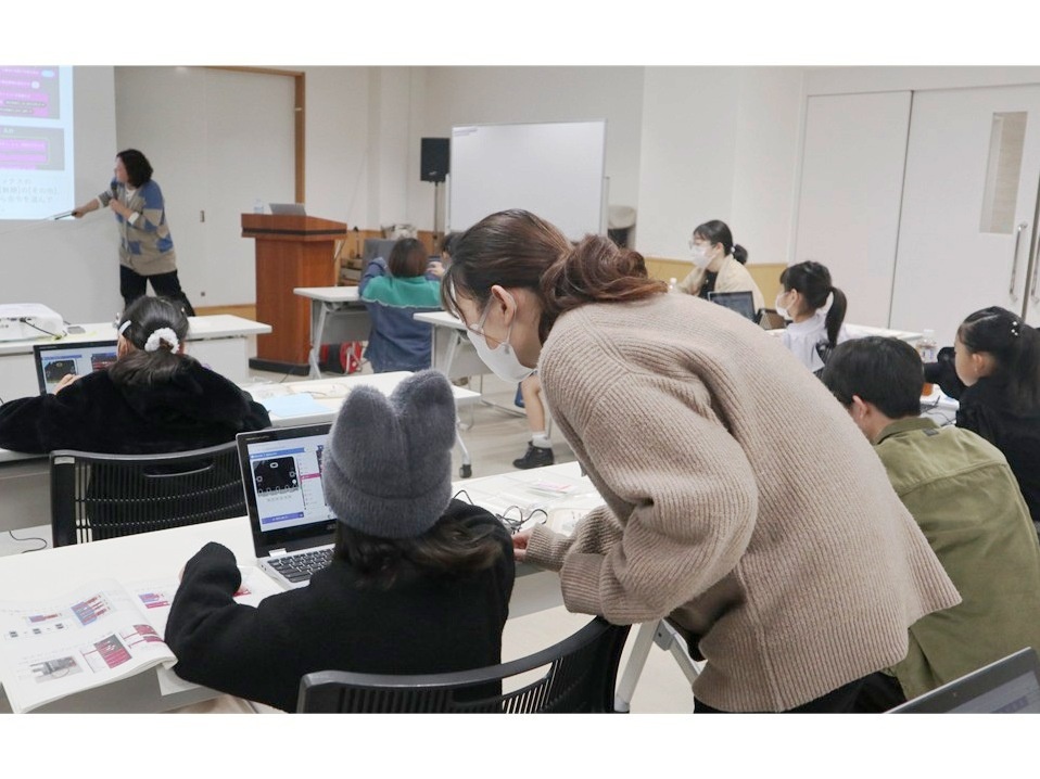 二瀬交流センター科学実験クラブの様子3