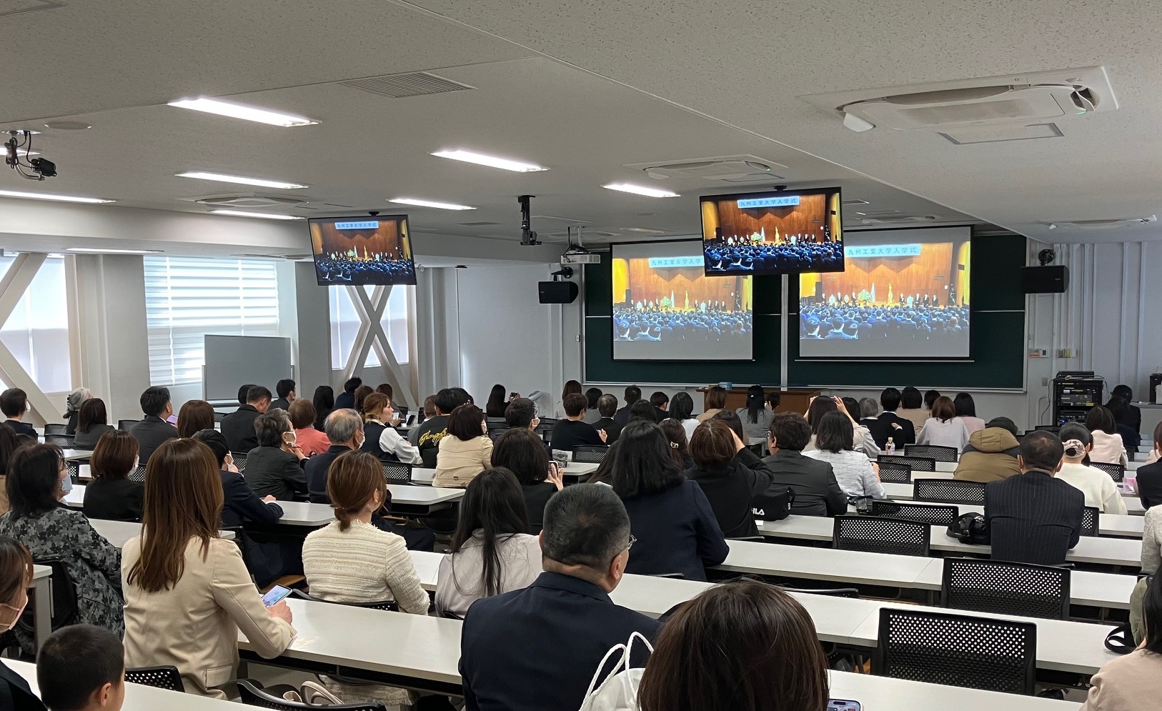 学位記授与式・入学式のYouTubeライブ配信の様子4